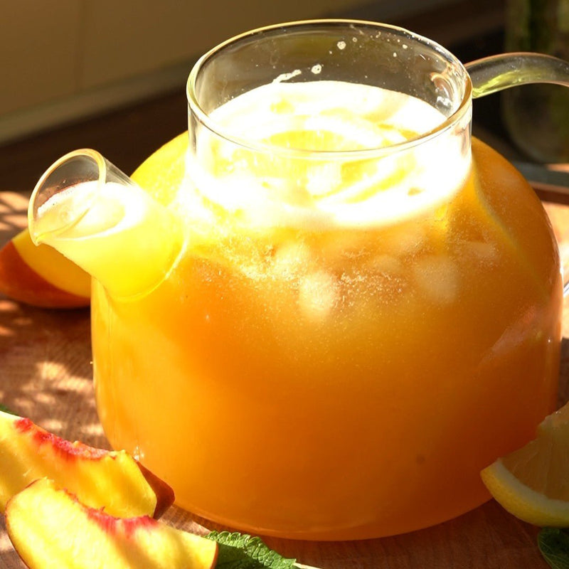 Peach iced tea: pure refreshment made from real fruit