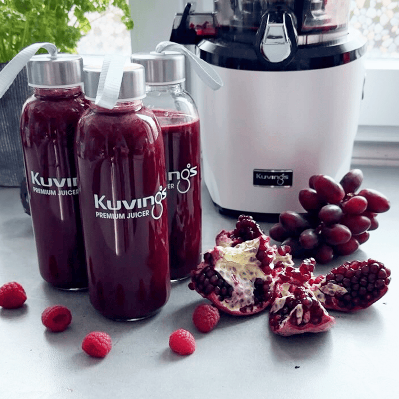 Tiefvioletter Genuss aus dem Slow Juicer
