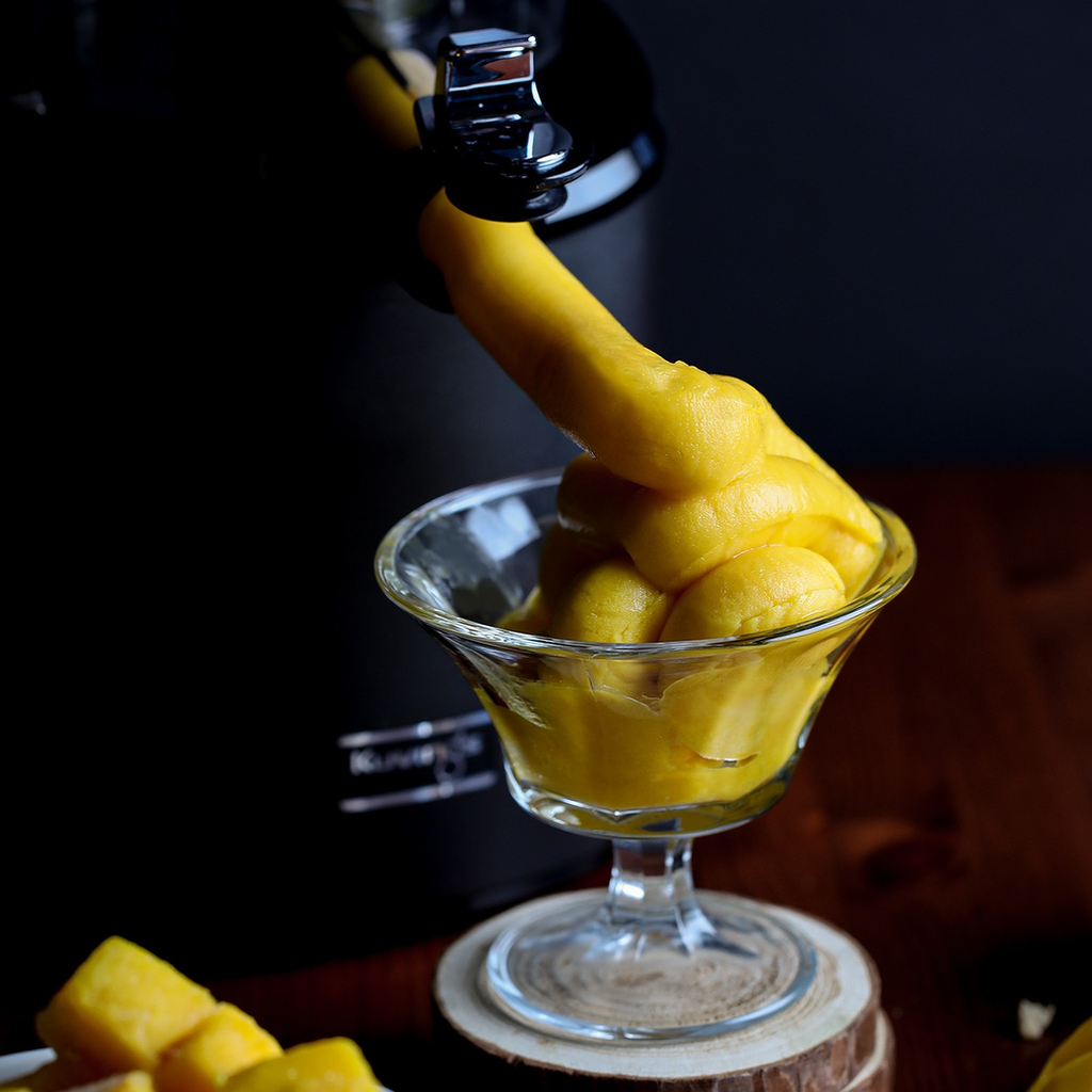 Mango Sorbet mit dem Kuvings Slow Juicer