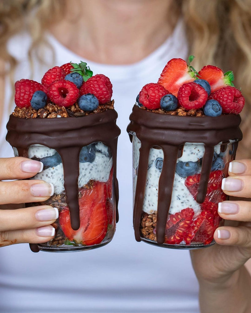 Chia Pudding Jar mit Schoko-Granola