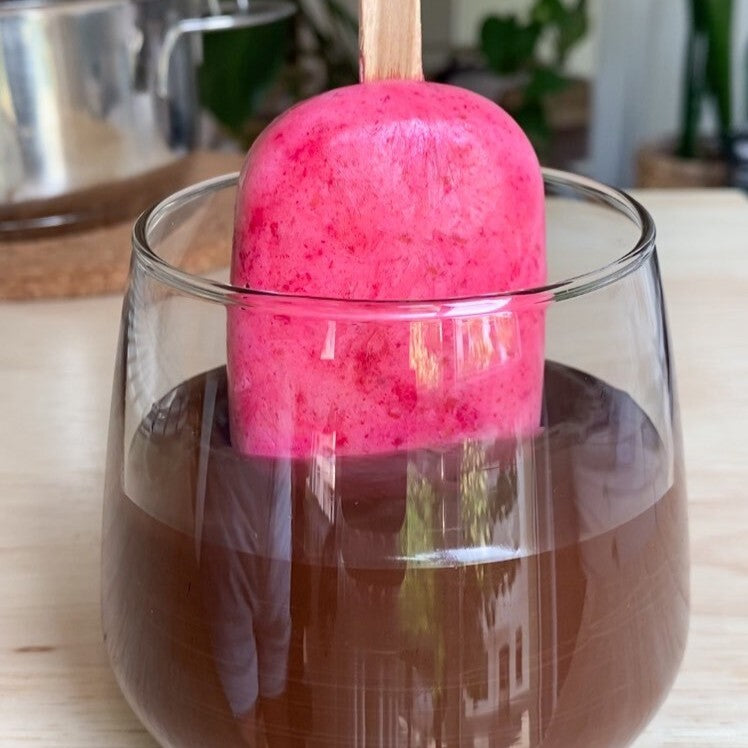 Himbeer Eis am Stiel mit Schokolade