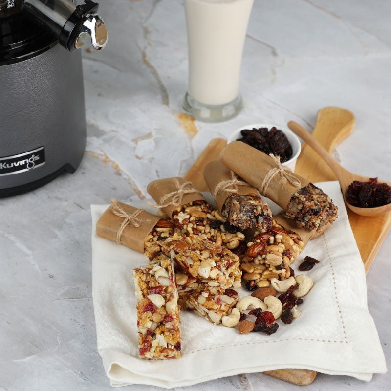 Energy bars made from almond pomace