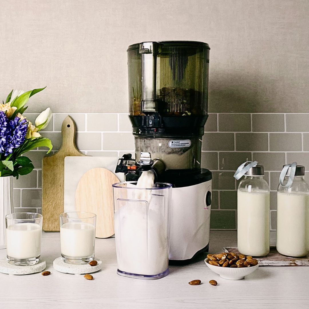 Vegane Mandelmilch selbst herstellen – So geht's - Kuvings Deutschland