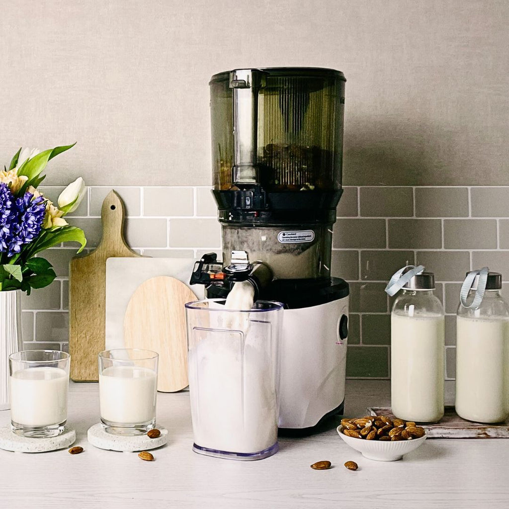 Vegane Mandelmilch selbst herstellen – So geht's
