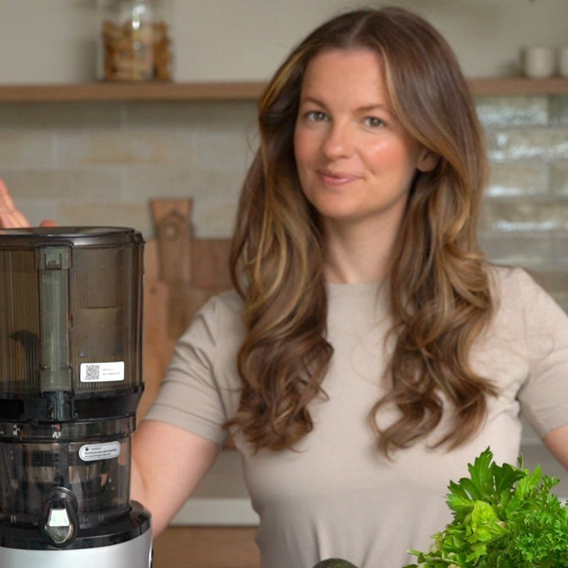 What can go into the slow juicer? 